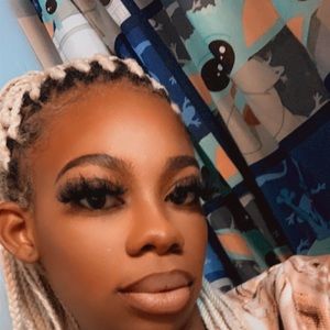 Meet your Posher, Carlysha